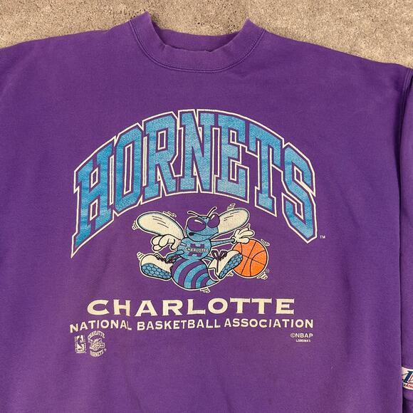 Purple Vtg Charlotte Hornets Sweatshirt Logo Athletic Crewneck Size XL NBA - Picture 2 of 8